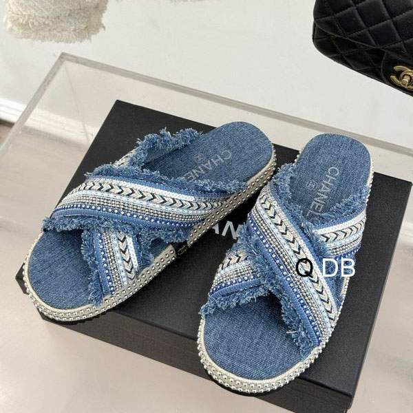 Picture of Chanel Slippers _SKUChanelsz35-40DB03143236